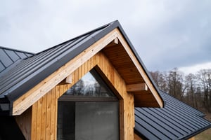 schönes modernes Holzhaus